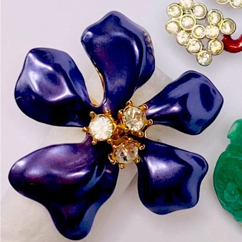 Vintage Kenneth Jay Lane (KJL) Simulated Pearl Ring, Swarovski crystals, Size 5 - Picture 1 of 6